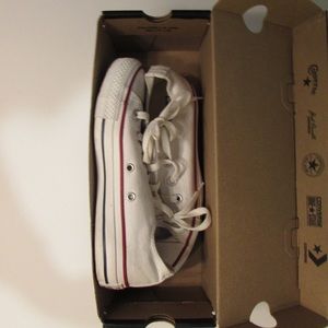 Nearly New White Low Top Converse